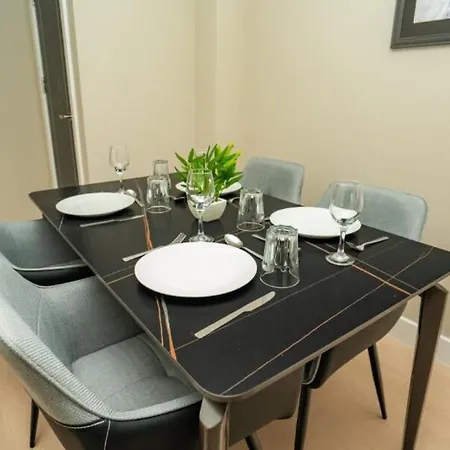 Fantastic 2 Bedroom In *