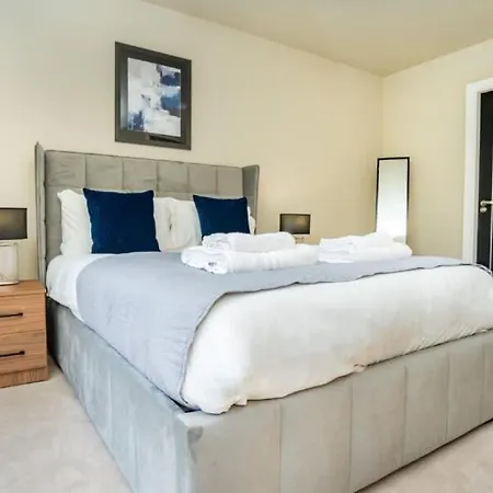 Fantastic 2 Bedroom In Apartment *